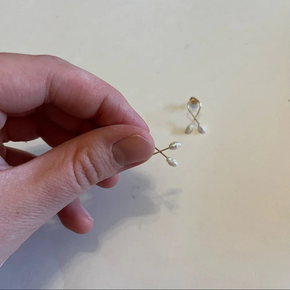 Mother of Pearl 14k Gold Italy Earrings Ribbon Shape Dainty Small - Picture 5 of 7